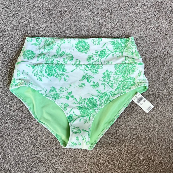 American Eagle
Aerie Ruffle String Triangle Bikini Set. S bottom, L top NWT - Picture 12 of 13